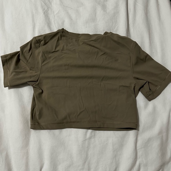 GYMSHARK x WHITNEY SIMMONS Short Sleeve Crop Top - Picture 2 of 3